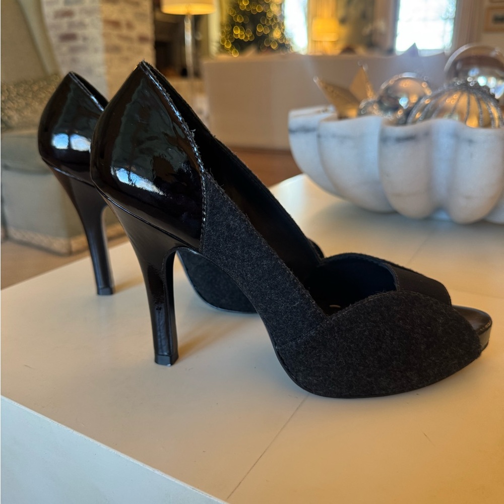BCBG MAXAZRIA Elegant Black Peep-Toe Heels - Picture 4 of 13